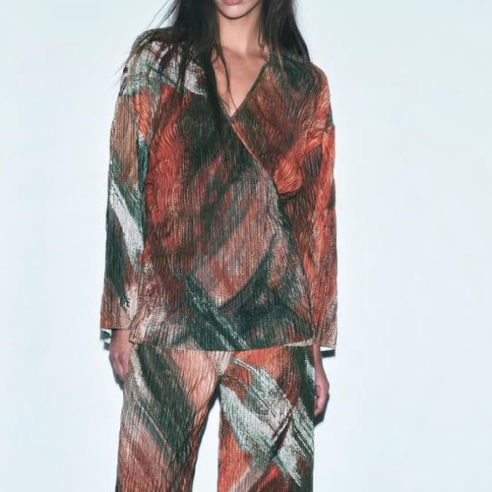NWT ZARA size small Printed Pleated Kimono Top